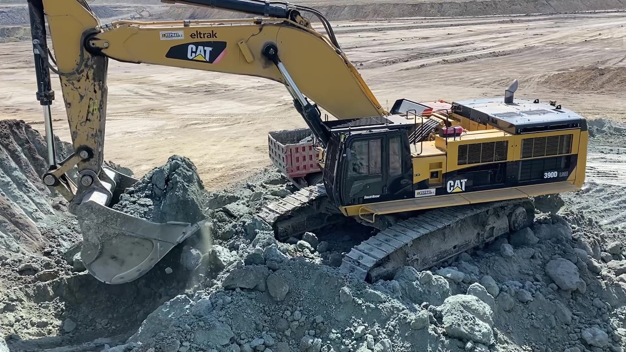 Cat 390D Excavator Loads 4-Axle Trucks In Just Two Scoops At Massive Mining Site - Interkat SA